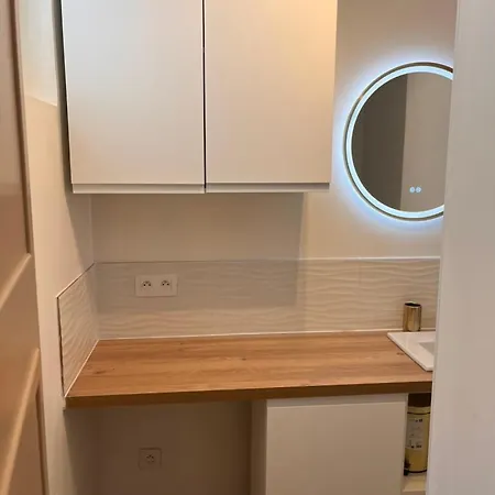 A 2 Pas De La 아파트 팔라바 레 플로