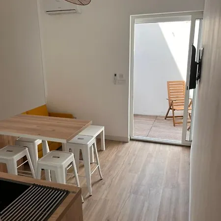 A 2 Pas De La 아파트 팔라바 레 플로