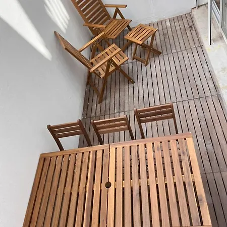 아파트 A 2 Pas De La *