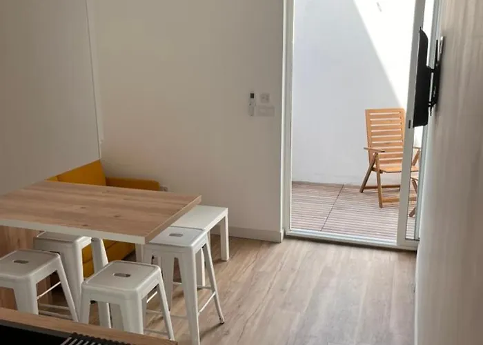 A 2 Pas De La 아파트 팔라바 레 플로